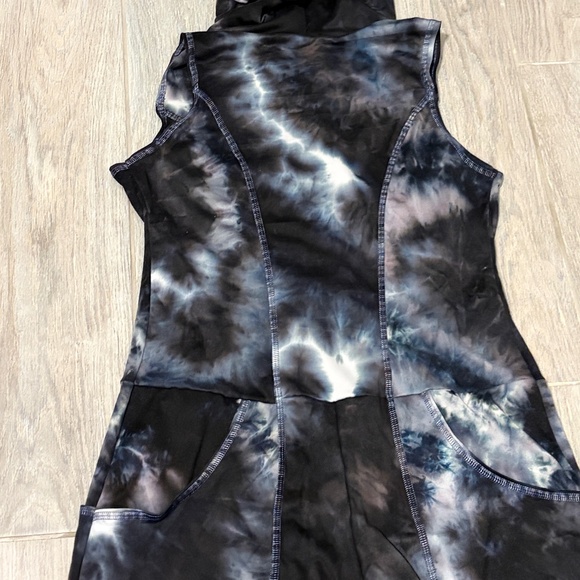 LIKE NEW! Women's Autumn Teneyl Tie Dye Sleeveless Jumpsuit - MEDIUM - Picture 5 of 11